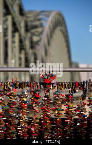 Detail of an extremely large number of love locks as a sign of loyalty on the Hohenzollern Bridge, Cologne, North Rhine-Westphalia, Germany Stock Photo