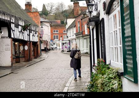 High Street, Godalming. 16th December 2023. A cold and cloudy morninig across the Home Counties. People Christmas shopping in Godalming in Surrey. Credit: james jagger/Alamy Live News Credit: james jagger/Alamy Live News Stock Photo