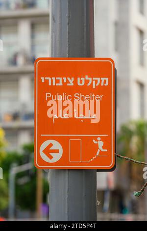 Tel Aviv, Israel. September 30, 2023. Street signs showing directions to a public shelter written in English, Hebrew and Arabic Stock Photo