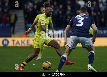 LONDON, ENGLAND - DECEMBER 16: Sorba Thomas of Huddersfield Town on the ball during the Sky Bet Championship match between Millwall and Huddersfield Town at The Den on December 16, 2023 in London, England. (Photo by Dylan Hepworth/MB Media) Stock Photo