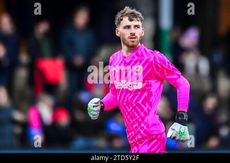 Cambridge on Saturday 16th December 2023.Goalkeeper Dan Grimshaw (32 Blackpool) during the Sky Bet League 1 match between Cambridge United and Blackpool at the R Costings Abbey Stadium, Cambridge on Saturday 16th December 2023. (Photo: Kevin Hodgson | MI News) Credit: MI News & Sport /Alamy Live News Stock Photo