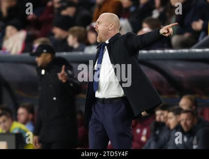Burnley, UK. 16th Dec, 2023. Sean Dyche manager of Everton shouts instructions during the Premier League match at Turf Moor, Burnley. Picture credit should read: Jessica Hornby/Sportimage Credit: Sportimage Ltd/Alamy Live News Stock Photo