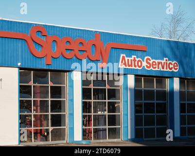 Speedy Auto-Service Garage sign, Dartmouth, Canada Stock Photo