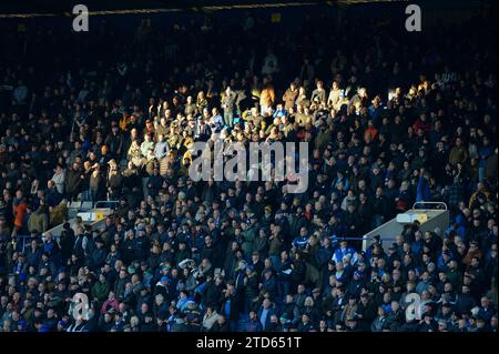 Sheffield Wednesday fans in the afternoon sun ahead of the Sky Bet Championship match Sheffield Wednesday vs Queens Park Rangers at Hillsborough, Sheffield, United Kingdom, 16th December 2023 (Photo by Craig Cresswell/News Images) Stock Photo