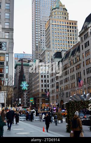 Giant Baccarat crystal snowflake over the corner of Fifth avenue and 57th street in midtown Manhattan, New York Stock Photo