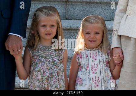 08/19/2011. Madrid. Spain. Zarzuela Palace. Kings Don Juan Carlos and Doña Sofia, along with the Princes of Asturias Felipe and Letizia: Infantas Leonor and Sofia. Infanta Elena and her children Froilan and Victoria Fedica have received Pope Benedict 08/19/2011. Madrid. Spain. Zarzuela Palace. The Royal Family: King Juan Carlos, Queen Sofia. Princesses of Asturias Felipe and Letizia and their daughters Leonor and Sofia. Princess Elena and her sons Froilan and Victoria Federica received Pope Benedict XVI in his visit to Spain on the World Youth Day. The Kings, the Princes of Asturias and their Stock Photo