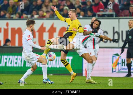 Augsburg, Germany. 16 December, 2023. Marco REUS, BVB 11  compete for the ball, tackling, duel, header, zweikampf, action, fight against Elvis Rexhbecaj, FCA 8 Kevin Mbabu, FCA 43  in the match FC AUGSBURG - BORUSSIA DORTMUND 1-1  on Dec 16, 2023 in Augsburg, Germany. Season 2023/2024, 1.Bundesliga, FCA, BVB, matchday 15, 15.Spieltag © Peter Schatz / Alamy Live News    - DFL REGULATIONS PROHIBIT ANY USE OF PHOTOGRAPHS as IMAGE SEQUENCES and/or QUASI-VIDEO - Credit: Peter Schatz/Alamy Live News Stock Photo