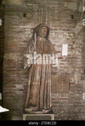 Toulouse, France Sculpture of a man at the Saint-Sernin basilica, Habitat, Architecture, Art, Statue, Museum, Interior view, Sculpture, Monastery, Middle Ages, France, Toulouse, A 15th century woman with the costume of the time ( St Sernin Basilica), Toulouse, 29/04/1916 - 29/04/1916, Léon, Auguste, photographer, 1916 - Provinces Françaises - Jean Brunhes, Auguste Léon et Georges Chevalier - (April-July), Autochrome, photo, Glass, Autochrome, photo, Positive, Vertical, Size 9 x 12 cm Stock Photo