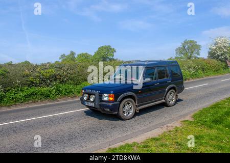 2001 Blue Land Rover Discovery Td5 Es Auto Td5 138 Auto Car Hardtop Diesel 2495 cc. Vintage  expedition leisure, British off-road 4x4, rugged off-road all-terrain overland rally adventure vehicle, LandRover Discovery Turbo Diesel UK Stock Photo