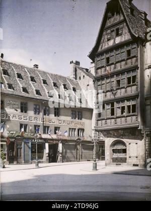 Strasbourg, France, Party, Registration, information, Housing, Architecture, Art, Economic activity, Political party, Commercial registration, Housing, Street, District, Square, Middle Ages, Café, bar, Restaurants, hotels, Flag, France, Strasbourg, Dome Square, Strasbourg, 12/07/1920 - 12/07/1920, Léon, Auguste, photographer, 1920 - Alsace - Auguste Léon (juillet), Autochrome, photo, Glass, Autochrome, photo, Positive Stock Photo