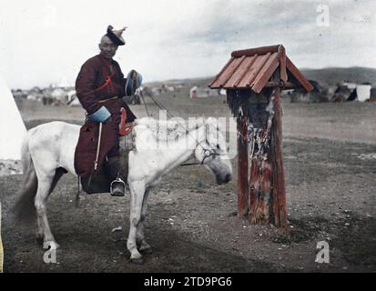 Ourga, Mongolia A lama on horseback near a small votive monument, Transport, Animal, Clothing, HD, Religion, Animal transport, Horse, Rider, Real animal, Costume, Yurt, Tent, exists in high definition, Ex voto, Object of worship, Equine, Hairstyle, headgear, Ourga, Lama in front of an ex-voto, Oulan-Bator, 21/07/1913 - 21/07/1913, Passet, Stéphane, photographer, 1913 - Mongolie, Mongolia - Stéphane Passet - (6-25 July), Autochrome, photo, Glass, Autochrome, photo, Positive, Horizontal, Size 9 x 12 cm Stock Photo