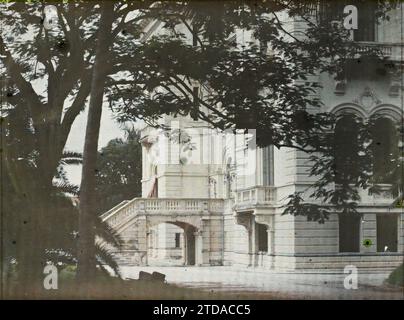 Hà-nôi, Hainoi Vietnam, Tonkin, Indochina The residence of the governor general of Indochina, Colonial history, Habitat, Architecture, Colonial presence, Staircase, Western type architecture, Balcony, loggia, Palace, Castle, Indochina, Tonkin, Hà-nôi, Hainoi Vietnam, 01/01/1914 - 31/12/1921, Busy, Léon, Léon Busy photographer en Indochine, Autochrome, photo, Glass, Autochrome, photo, Positive, Horizontal, Size 9 x 12 cm Stock Photo