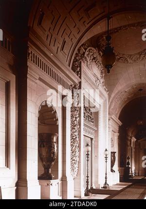 Tours, France Detail of a gallery of the town hall, Habitat, Architecture, Art, Town hall, town hall, Interior view, Public civil architecture, Vase, Decorative arts, Lamp, Sculpted decor, France, Tours, Interior of City Hall, Tours, 01/06/1909 - 30/06/1909, Léon, Auguste, photographer, 1909 - Centre de la France - Auguste Léon - (June), Gélatino-argentique, Glass, Positive on glass black and white, Positive, Vertical, Size 9 x 12 cm Stock Photo