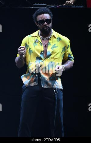 Sunrise, FL, USA. 16th Dec, 2023. Shaggy performs during iHeartRadio Y100's Jingle Ball 2023 at Amerant Bank Arena on December 16, 2023 in Sunrise, Florida. Credit: Mpi04/Media Punch/Alamy Live News Stock Photo