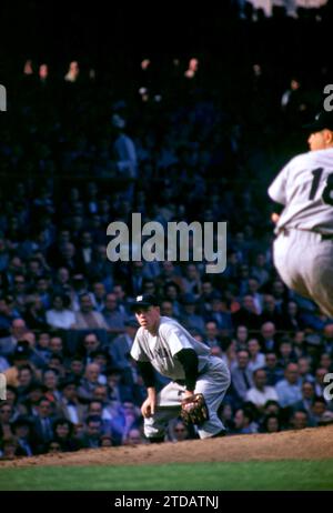1955:  Third baseman Andy Carey #6 of the New York Yankees looks in as pitcher Don Larsen #18 gets ready to throw the pitch during an MLB game circa 1955.  (Photo by Hy Peskin) *** Local Caption *** Andy Carey;Don Larsen Stock Photo