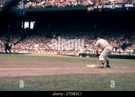 DETROIT, MI - JULY 5: Third baseman Granny Hamner #7 of the Cleveland Indians waits for the throw during an MLB game against the Detroit Tigers on July 5, 1959 at Briggs Stadium in Detroit, Michigan. (Photo by Hy Peskin) *** Local Caption *** Granny Hamner Stock Photo