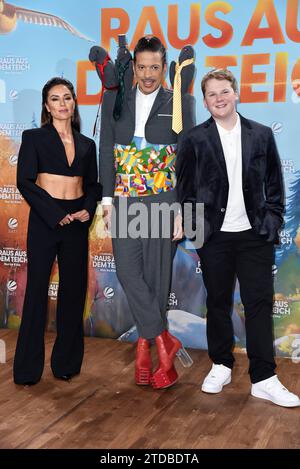 Nazan Eckes, Julius Weckauf bei der Deutschlandpremiere von RAUS AUS