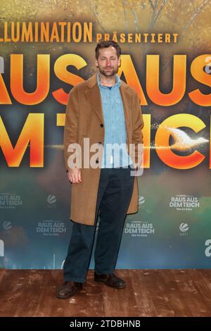 Film Premiere Raus aus dem Teich Nina Chuba Nina Kaiser bei der