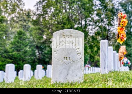 An Illinois soldier’s grave at Fort Donelson National Cemetery in Dover, Tennessee. Stock Photo