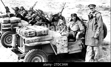 North Africa, January 1943. World War II. Colonel David Stirling, founder of the SAS (Special Air Service), with a commando group operating behind enemy lines, somewhere in the desert in North Africa. Credit: Album / Archivo ABC Stock Photo