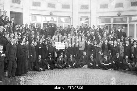 04/11/1920. Madrid. In the Coruña Fish Markets. The company's staff handing over to their boss, the Managing Director, Mr. Daniel García Jove (X), the parchment that they dedicate to him as a tribute of gratitude for his work on behalf of the Employees and Workers. Credit: Album / Archivo ABC / Julio Duque Stock Photo