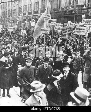 01/31/1921. Berlin. A Patriotic demonstration. Silesians living in Berlin demonstrating in favor of the continuation of Silesia as part of German territory. Photo: Photothek -. Credit: Album / Archivo ABC / Photothek Stock Photo