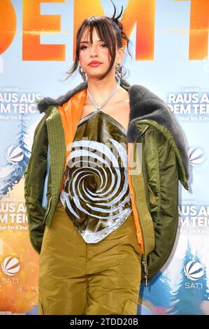 Nina Chuba bei der Premiere des Animationsfilms Raus aus dem Teich