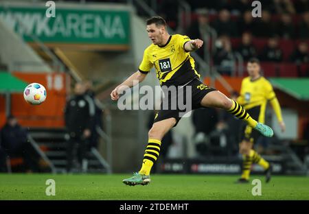 Niklas Suele of Borussia Dortmund  FC Augsburg - Borussia Dortmund  Fussball 1 . Bundesliga Saison 2023 / 2024 © diebilderwelt / Alamy Stock Stock Photo