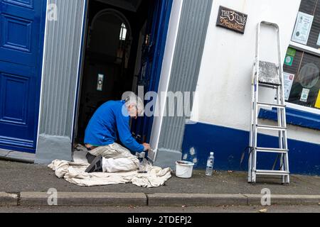 Painter and decorator, painter, painting, builders bum, decorating, painting outside, decorator, using paintbrush, working, worker, painting shop, Stock Photo