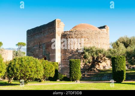 Exterior of Philosophers'Hhall, Hadrian's Villa, UNESCO World Heritage Site, Tivoli, Province of Rome, Latium (Lazio), Italy, Europe Stock Photo