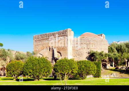 Exterior of Philosophers' Hall, Hadrian's Villa, UNESCO World Heritage Site, Tivoli, Province of Rome, Latium (Lazio), Italy, Europe Stock Photo