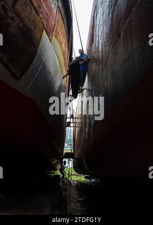 Daily lifestyle of dockyard people of Bangladesh. This image was captured from Dhaka, Bangladesh on July 30, 2022. Stock Photo