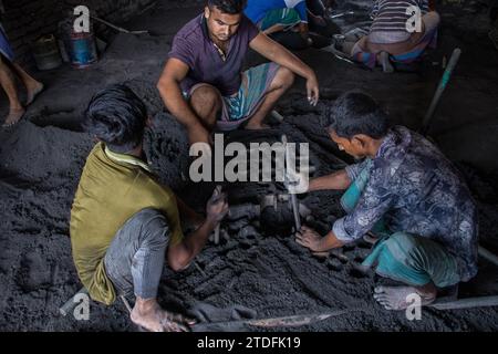 Daily lifestyle of dockyard people of Bangladesh. This image was captured from Dhaka, Bangladesh on July 30, 2022. Stock Photo