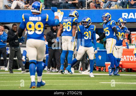 Los Angeles Rams linebacker Keir Thomas (96) runs during an NFL ...