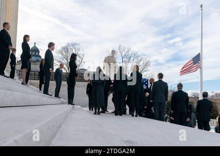 Washington, United States. 18th Dec, 2023. The flag-draped casket of retired Supreme Court Justice Sandra Day O'Connor arrives at the Supreme Court in Washington, Monday, Dec. 18, 2023. O'Connor, an Arizona native and the first woman to serve on the nation's highest court, died Dec. 1, at age 93. Photo by Alex Brandon/Pool/ABACAPRESS.COM Credit: Abaca Press/Alamy Live News Stock Photo