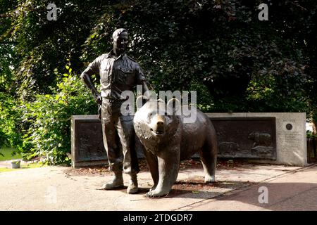 Wojtek 'The Soldier Bear' Statue in Edinburgh Stock Photo