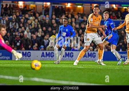 Birmingham, UK. 18th December 2023; St Andrews, Birmingham, West Midlands, England; EFL Championship Football, Birmingham City versus Leicester City; Jordan James of Birmingham scores in the 14th minute to equalise at 1-1 Credit: Action Plus Sports Images/Alamy Live News Stock Photo