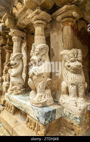 Kailasanathar temple ancient idol statues decoration, Kanchipuram, Tondaimandalam region, Tamil Nadu, South India Stock Photo