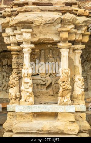 Kailasanathar temple ancient idol statues decoration, Kanchipuram, Tondaimandalam region, Tamil Nadu, South India Stock Photo