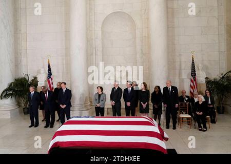 From left, Chief Justice of the United States John Roberts, Associate Justices of the Supreme Court Clarence Thomas, Samuel Alito, Sonia Sotomayor Elena Kagan, Neil Gorsuch, Brett Kavanaugh, Amy Coney Barrett, Ketanji Brown Jackson and former Associate Justice of the Supreme Court Anthony M. Kennedy, stand in front flag-draped casket of retired Supreme Court Justice Sandra Day OConnor during a private service in the Great Hall at the Supreme Court in Washington, Monday, Dec. 18, 2023. Justice O Connor, an Arizona native, the first woman to serve on the nations highest court, served from 1981 u Stock Photo