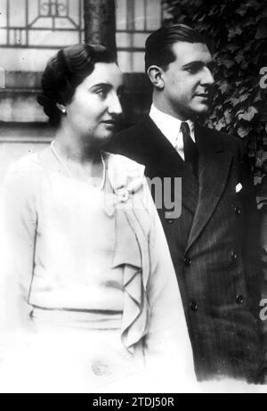 03/22/1935. Don Juan de Borbon and his future wife. In the photo we see the infant Don Juan de Borbón with the Princess Doña María de las Mercedes, with whom he would marry. Credit: Album / Archivo ABC / Fotofiel Stock Photo