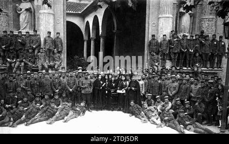 05/31/1921. Valencia. In the church of Santo Domingo. Group of Soldiers from the City Regiments, who made the first Communion. Credit: Album / Archivo ABC / Vicente Barbera Masip Stock Photo