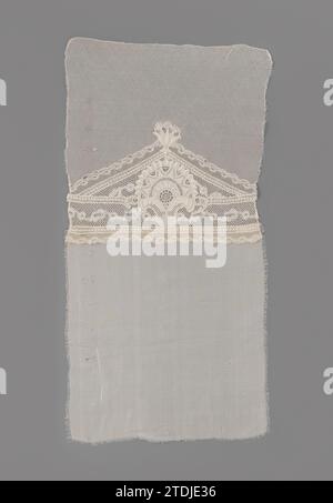 Modestie with white embroidery and strips and inserts from Valenciennes side, anonymous, c. 1890 - c. 1910 Modestie with white embroidery and strips and inserts from Valenciennes side, between which and including two pieces of plumetis with a needle side. The upper central piece has a pattern of a hanging palm with feathered leaves and the lower part consists of a hanging chalice flower. Both pieces are made to a triangular fashionstie. The whole is secured on machine tulle and shantoeng. The collar is slightly sculpted and equipped with picots. West-Europa silk. Valenciennes lace Modestie wit Stock Photo