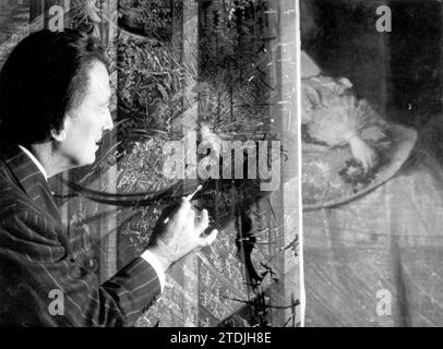 1958. Salvador Dalí, putting the finishing touches to 'Velázquez painting the Infanta Margarita with the lights and shadows of his own glory'. Credit: Album / Archivo ABC / Basabe Stock Photo