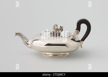 Teapot, belonging to tea set, rounded rectangular, with monogram ash, fa. Ash. Bonebakker and Son, 1838 The crockery consists of a teapot (a), a milk jug (b), and a tea bus (D). These are all rounded rectangular. They have a sphere, strongly printed body, that rests on a vaulted, rejuvenating foot. In the top of the body of teapot and tea bus is a large opening surrounded by a cable border, in which it fits loose and hinged flat lid respectively. This is crowned by a button in the form of a lying, myhic being with the upper body of a horse and the bottom of a fish. The S-shaped bent spout of t Stock Photo