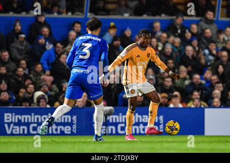 Birmingham, UK. 18th December 2023; St Andrews, Birmingham, West Midlands, England; EFL Championship Football, Birmingham City versus Leicester City; Abdul Fatawu of Leicester on the ball Credit: Action Plus Sports Images/Alamy Live News Stock Photo