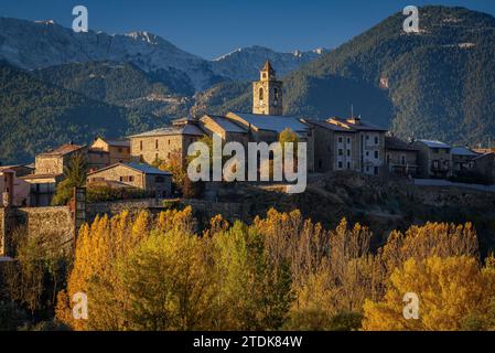 Hill and village of Bellver de Cerdanya on an autumn morning. In the background, the Cadí mountain range (Cerdanya, Catalonia, Spain, Pyrenees) Stock Photo