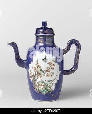 Covered ewer with powder blue and panels in reserve with flower sprays and birds, anonymous, c. 1700 - c. 1724 Pass jug with lid of porcelain with elongated body, wide neck, ear and s-shaped bent spout, covered with underly glaze bleu pouddré (powder blue) and painted in the fields and on the glaze in red, green, yellow, aubergine, black and gold. On the wall two scalloped cartouches in spare filled with prunus branch, plants and birds or water with flowering lotus plants and two birds; On the powder blue soil a decoration in gold with magnolia and prunus branch, around the shoulder a band wit Stock Photo