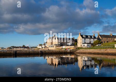 Houses along Findhorn Bay in the November light. Findhorn, Morayshire, Scotland Stock Photo