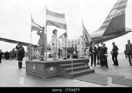 State visit of the Royal family to Ethiopia, Royal receptions and Royal visits, Ethiopië, 00-01-1969, Whizgle News from the Past, Tailored for the Future. Explore historical narratives, Dutch The Netherlands agency image with a modern perspective, bridging the gap between yesterday's events and tomorrow's insights. A timeless journey shaping the stories that shape our future Stock Photo